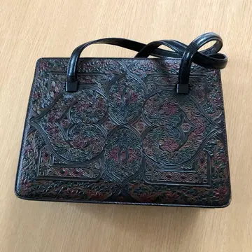 엠보싱 가공 가죽 백 블랙