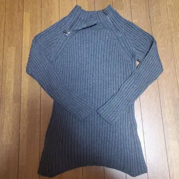 요시에 이나바 그레이 하이넥 스웨터