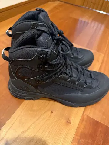 THE NORTH FACE 하이컷 등산화 블랙