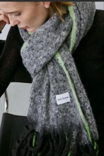 un/neu 프린지 머플러 그레이/블랙/그린