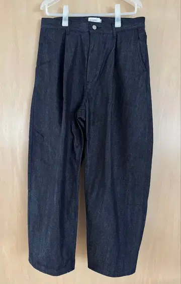 STILL BY HAND 딥턱 와이드 데님 팬츠