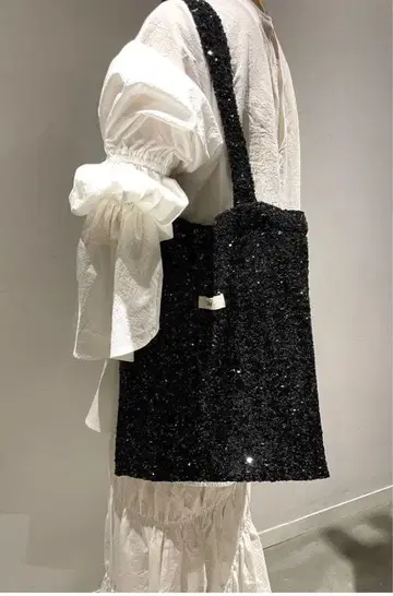 Uhr 우아 스팽글 토트백 블랙