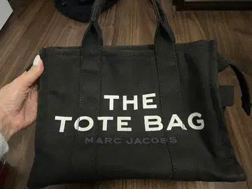 MARC JACOBS THE TOTE BAG 블랙