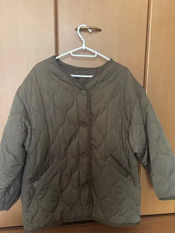 올리브 그린 퀼팅 자켓