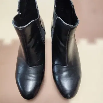 블랙 가죽 부티 중간 굽