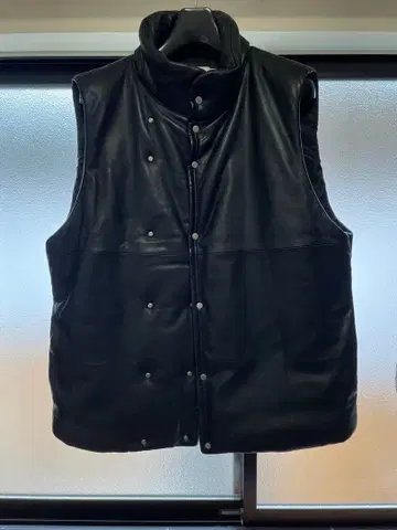 nonnative HIKER PUFF VEST SHEEP LEATHER