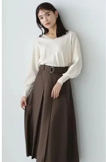 NBB 불규칙 턱 플레어 스커트