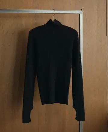 anuke 슬릿 터틀 니트 블랙 새상품 미사용