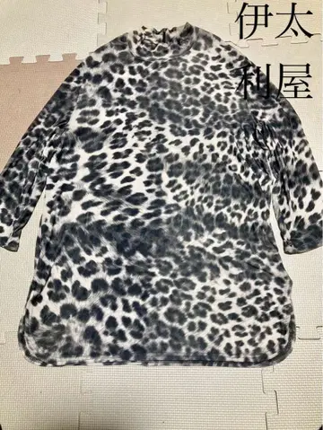 이타리야 11호 레오파드 무늬 하이넥 티셔츠, 그레이 계열