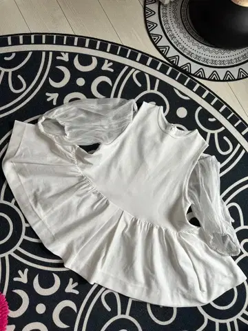 Apuweiser-riche 프릴 상의 화이트