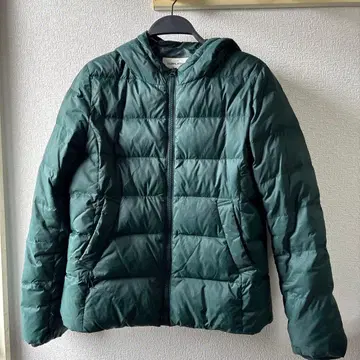 다크 그린 후드 부착 다운 자켓