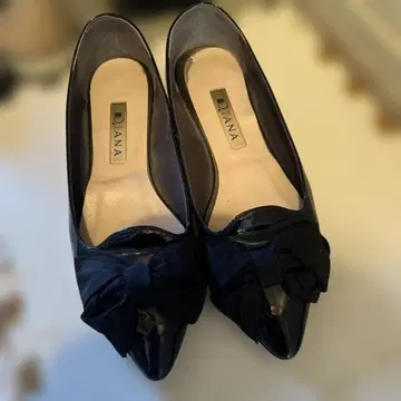 DIANA 블랙 플랫슈즈 리본 포함