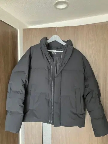 UNIQLO 블랙 다운 자켓 M 사이즈