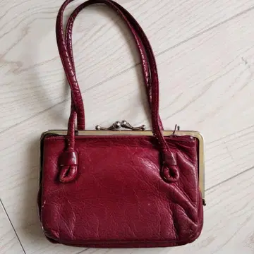 와인 레드 가죽 핸드백