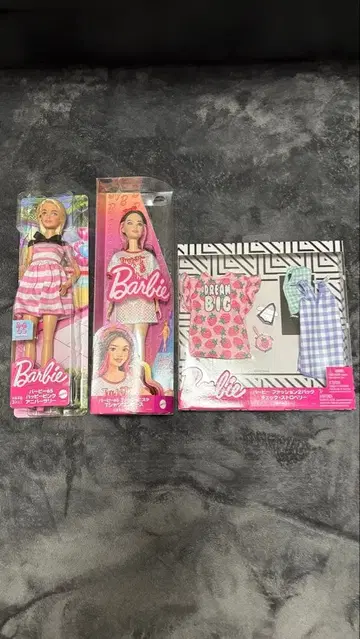 바비 인형과 의류 세트