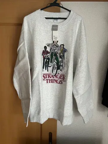 GU 스트레인저 씽스 XXL 맨투맨