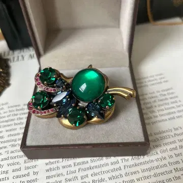 독일제 빈티지 브로치 에메랄드 그린