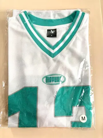 [ 미개봉 ] NiziU MAYUKA 유니폼 T셔츠 M 사이즈