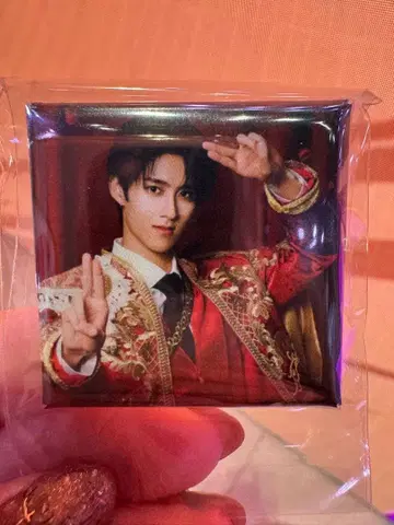 M!LK 한정판 캡슐 토이 스퀘어 캔뱃지 (소노 슌타)