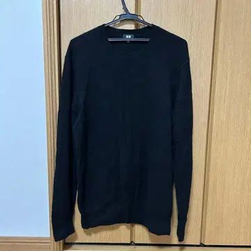 유니클로 캐시미어 크루넥 스웨터 블랙