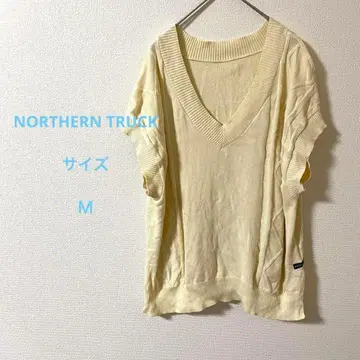 노던 트랙 크림색 V넥 니트 반팔