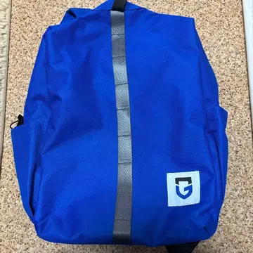 파란색 심플 백팩