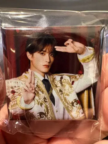 M!LK 한정판 캡슐 토이 스퀘어 캔뱃지 (야마나카 유타로)