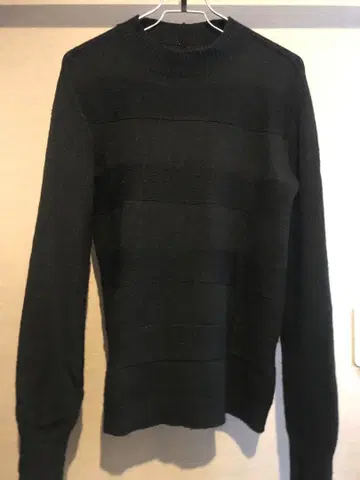 WIMNEELS 블랙 크루넥 니트