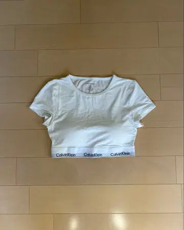 Calvin Klein 크롭 T