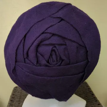 보라색 장미 모양 베레모