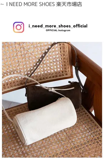 I NEED MORE SHOES 스웨이드 숄더백