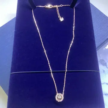 스와로브스키 댄싱 스톤 목걸이