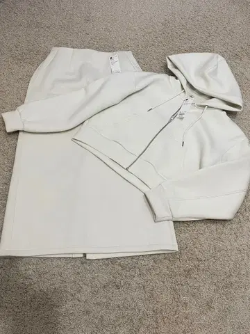 [ 새상품 ] GU 스커트 셋업 NATURAL 위 XL / 아래 L