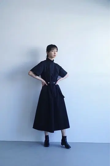 foufou 독일 메디컬 하이넥 드레스