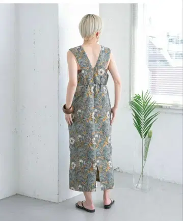 KBF 자카드 I 라인 원피스 UMBE