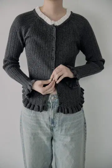 tyn.TGOR/토골 프릴 가디건 J0102 CHARCOAL