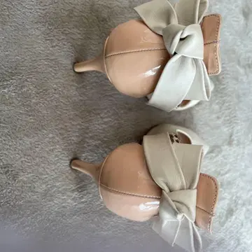 다이애나 베이지 스틸레토 하이힐