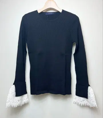 새상품 BEATRICE 베아트리스 소매 레이스 리브 니트 25AW