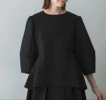 어반 리서치 로쏘 ROSSO 플라워 자카드 페플럼 블라우스 블랙