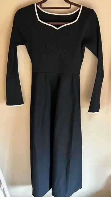 블랙 긴팔 원피스