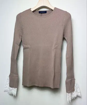 새상품 BEATRICE 베아트리스 소매 레이스 리브 니트 25AW