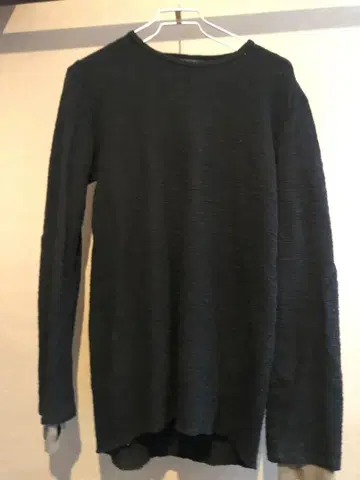 D.HYGEN 블랙 긴팔 티셔츠