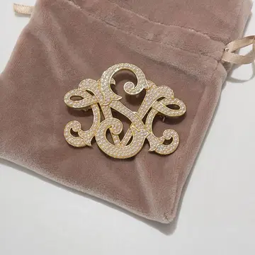 세븐틴 펄 로고 브로치