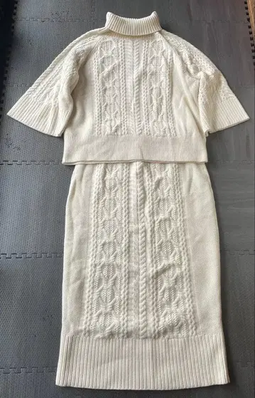 [ 새상품급 ] 모가wb 셋업 아이보리 부드러운 인상