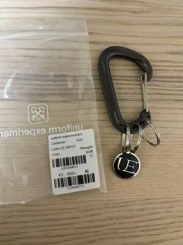 fragment uniform experiment 카라비너 블랙