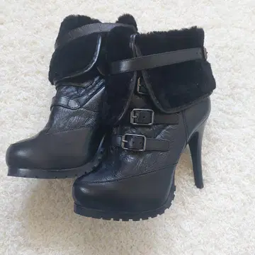 [ ASH ] 퍼 트리밍 가죽 부츠 12cm 힐 3버클