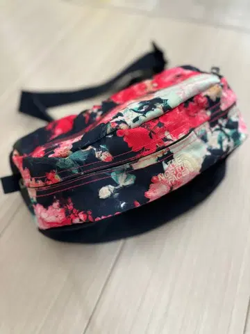 THE NORTH FACE 플로럴 웨스트 파우치