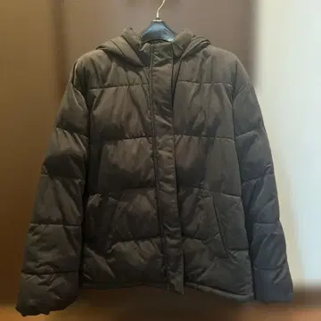 브라운 후드 부착 다운 자켓