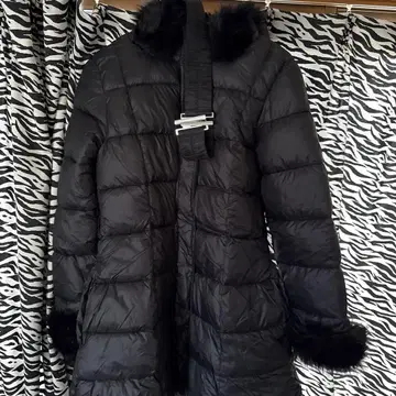 GRL 블랙 다운 자켓 M 사이즈