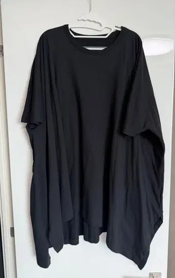 그라운드 Y 블랙 티셔츠 3번 입은 것뿐!